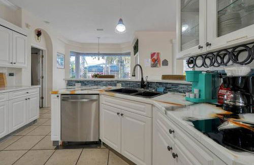 Salty Heated Pool Escape - Nearby Beach - Photo 3