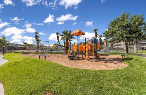 Modern Resort Condo - Pools, Courts & Scenic Views - Foto 8