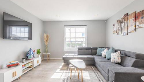 4-Bedroom Seafront House in Southend Sea Views - Pass the Keys - Foto 2, Other