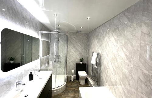 Smugglers - Sea Front - Parking - Sea Views - Balcony - 2 luxury kingsize beds - Foto 4