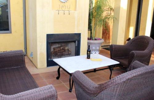 Romantic and Relaxing Villa Retreat with a Jacuzzi near Somis, California - Photo 9