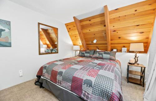 Moonlight Shores Lakefront - Lakefront home with hot tub! - Foto 41