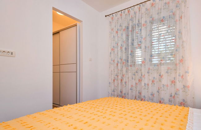 Newly Furnished apt w. Patio,parking & Fireplace - Photo 5