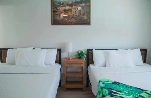 Vegas Hideaway with Jacuzzi & Pool by Strip - Foto 18