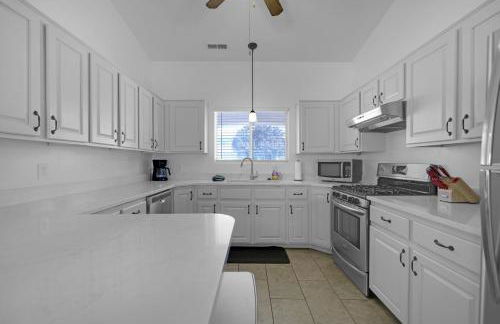 Near Zion Remodeled 4BR Sleeps 10 Patio - Foto 7