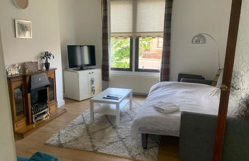 Holiday Home with free parking & 4min to Edinburgh Warverly - Foto 8