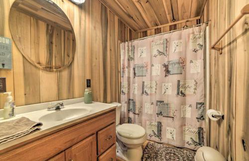 Remote Kentucky Cabin with Fire Pit and 2 Ponds - Foto 18