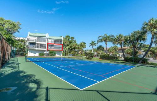 Sun Plaza by Coastal Chic Vacations - Private Beach Access with Pool and Tennis - Photo 11