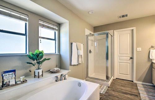 Updated Retreat with Game Room and Boat Ramp Access! - Foto 17