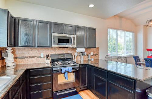 FlightDeck HotTub Fireplace NearAirport FamilyHome - Foto 18