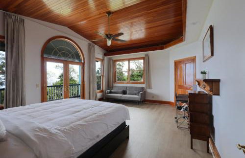 Luxury Oceanview Estate - Photo 24