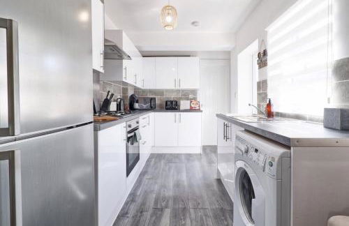 Comfy 4 Bed, Sleeps 8, fast WIFI, Contractor friendly - Foto 40