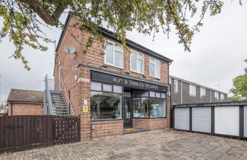 Lovely 2 bedroom apartment - ideal location - Photo 25