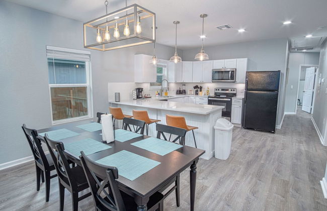 Newly Remodeled 4BR 2BA Near Amazing Downtown - Photo 10