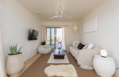 Desert Lily - Sunrise Suite with private hot tub and shared pool - Foto 17