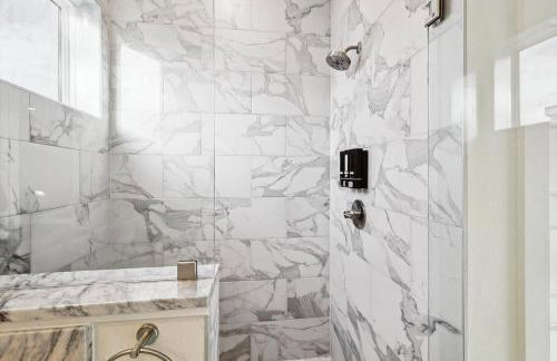 Best of The Cedars - Dallas Views Rooftop Luxury - Photo 20