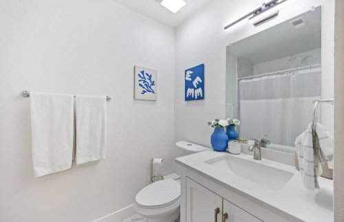 Modern Downtown Escape Sleeps 10 - Foto 2