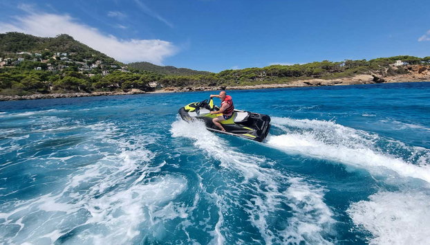 Tour en moto de agua por las cuevas de Artà - Foto 2, Conduciendo la moto de agua
