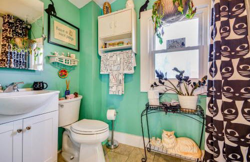 Storybook Craftsman Home with Private Hot Tub! - Foto 17