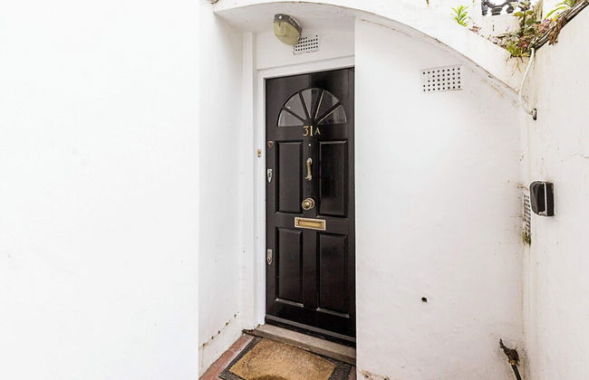 Charming Kensington Apartment - Photo 28