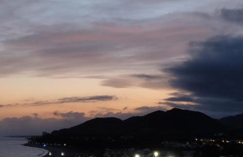 Apartamento con terraza, vistas playa y montaña - Foto 49