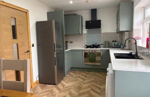 3 Bedroom Spacious House Free Parking Near NEC HS2 - Foto 2
