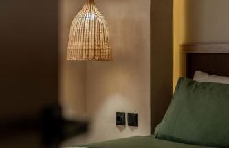 Rustic Boutique Apartment with Live Olive Tree & Private Parking - Photo 19