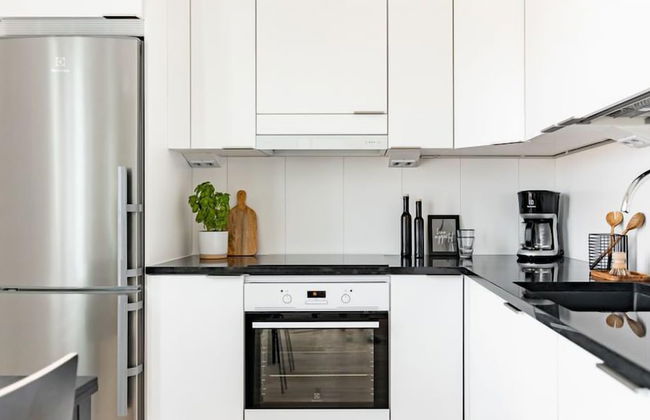 New 1BR Apt with Sauna, Balcony and 11th Floor Views - Foto 4