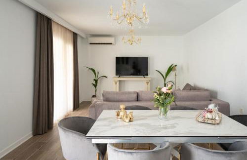 Majestic Manor with outdoor Jacuzzi by 8essentially - Foto 35