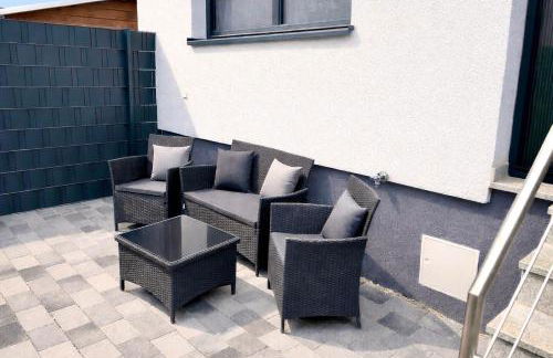 STN Business Suite - Ferienwohnung mit Parkplatz & Balkon, Terrasse & Fußbodenheizung, Netflix Premium, Zentral zu Audi & Schwarz Gruppe - Foto 21