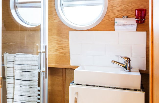 The Four Sisters Boatel - Foto 13