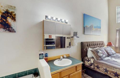 The Western Nest - Photo 8