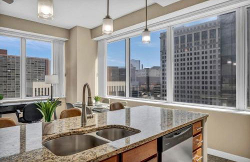 LAKE VIEWS | Paid Parking | Downtown | Gym - Foto 16