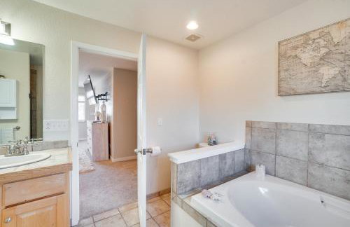 Near Red Rocks Golden Getaway with Deck! - Foto 17