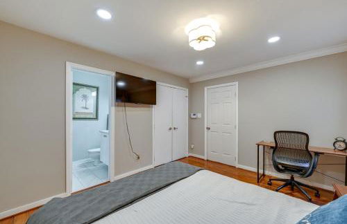 1 Mi to BOA Stadium! Walkable Condo with Porch - Foto 15
