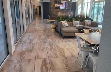 Trendy Condo on Riverwalk Free Parking Pet Friendly Centrally Located on the Riverwalk - Foto 21