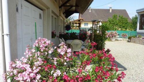 Gîte convivial avec terrasse abritée, 3 chambres, cuisine équipée, espace détente, proche autoroutes et pistes cyclables. - FR-1-744-6 - Foto 2