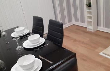 Ladbury House in Walsall near M6, Walsall Uni and Hospital, with free parking and easy access to Birmingham city centre and West Bromwich, only 20 mins to NEC and Birmingham airport, 15 mins to Villa Park, Great for contractors! - Foto 31