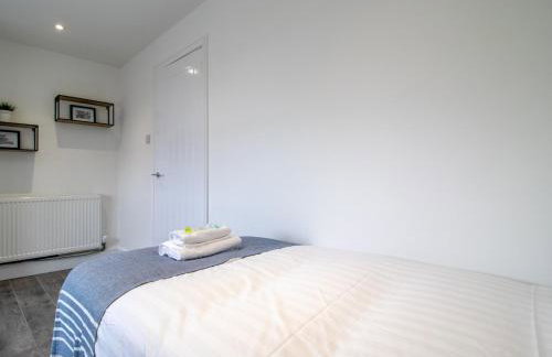 Renfrew Town Centre Easy Link to Glasgow City - Pass the Keys - Foto 32