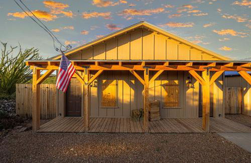 -Pet Friendly- Miners Cabin #6 - King Bed with Private Balcony - Foto 46