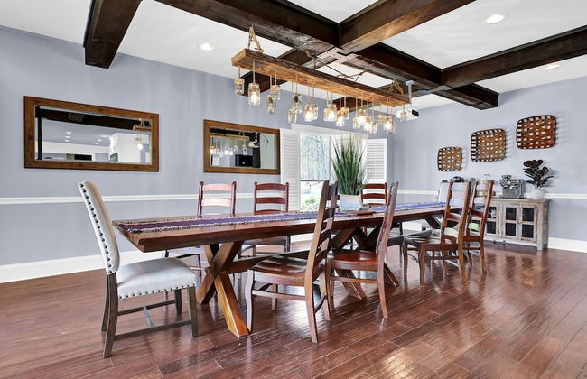 7BR Lakefront Haven Pool Hot Tub Gated 4acres - Foto 30