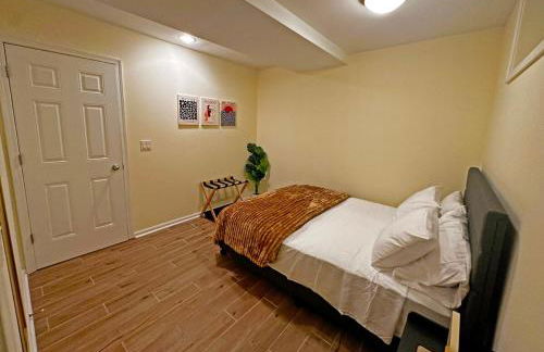 Spacious and Modern 3BD 2BA Home- Garage Parking! - Foto 11