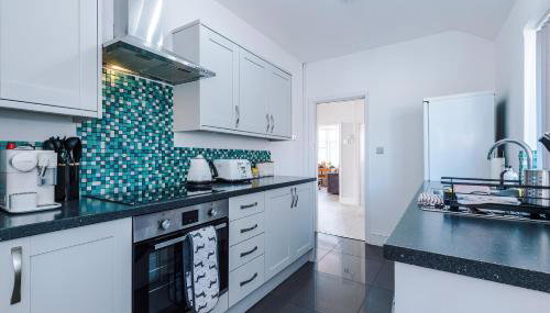 "Eastville Court Rhyl" by Greenstay Serviced Accommodation - A Cosy 2 Bedroom Bungalow with Parking, Dog Friendly, Close To Beaches, Shops & Restaurants - Ideal for Families, Friends, Couples & Business Travellers - Foto 5