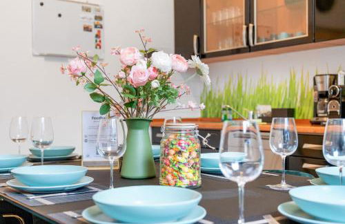 Tolles Design, hochwertig, Vollausstattung, 3 Zimmer, großes Bad & Gäste-WC, große Küche, 3 x Smart TV, 11 min zum Hbf Duisburg - Photo 25