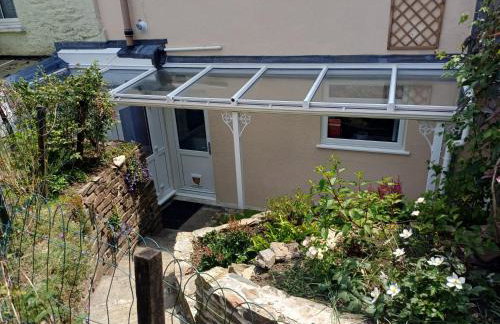 The Conifers 3 Room Small but Stylish Self Catering Bedsit Flat in Nature Reserve Free Eden taxi b4 9pm no lounge - Photo 13