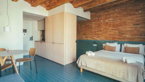 Boutique Apartments 23 Barcelona - Photo 3, towels, wardrobe