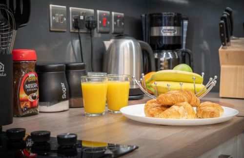 Central Apartment With 55” Smart TV+Netflix - Photo 5