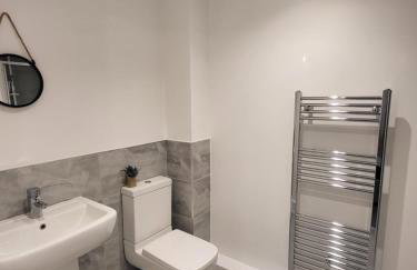 Contemporary 3-Bedroom Home Quiet Rotherham Location with Parking - Foto 13