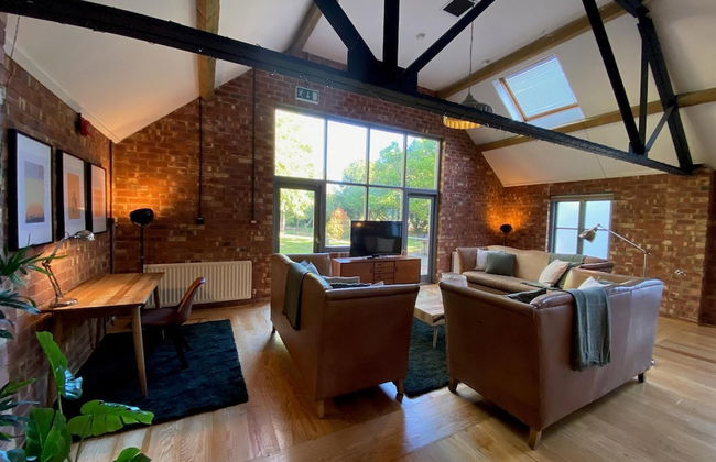 Stunning 3BD Character House near Coleshill - Photo 8