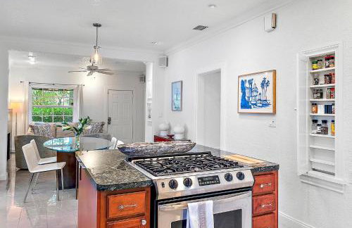 The White Flamingo - Tropical Pool Escape with Guest Cabana - Foto 7